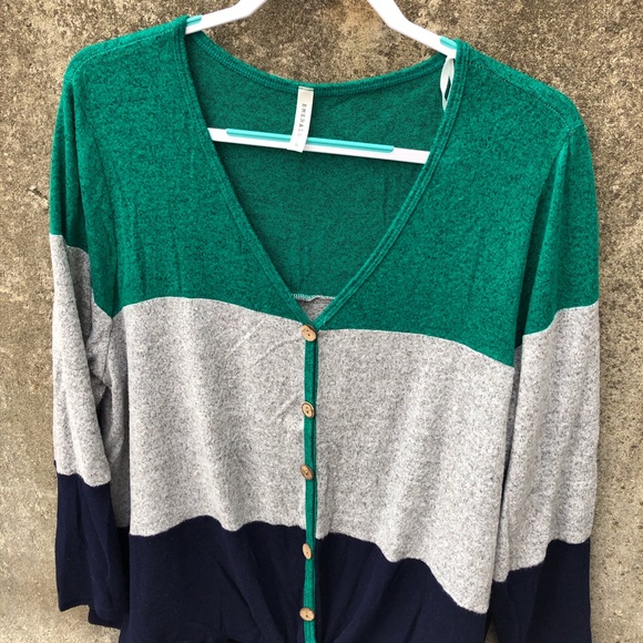 Emerald Color Block Long Sleeve Tie Front Top - Picture 2 of 6